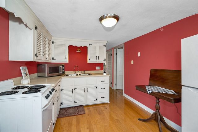 241 Lowell Street 3, Andover, MA 01810