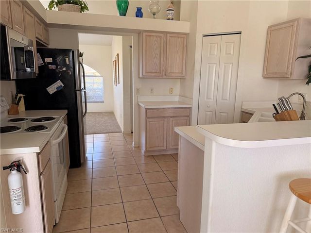 3737 SW 12th PL, Cape Coral, FL 33914