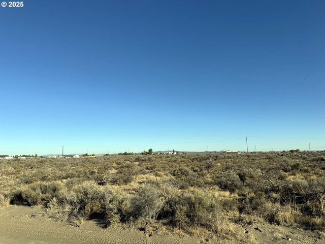 Pinion Lane, Christmas Valley, OR 97641