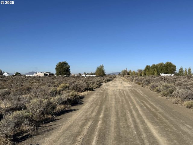 Pinion Lane, Christmas Valley, OR 97641