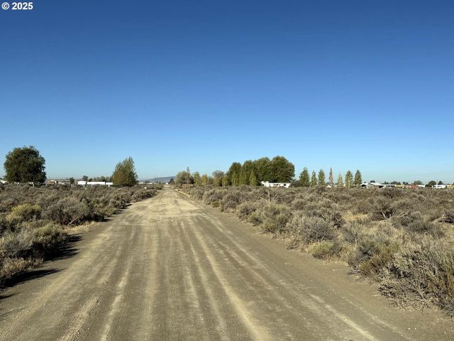 Pinion Lane, Christmas Valley, OR 97641