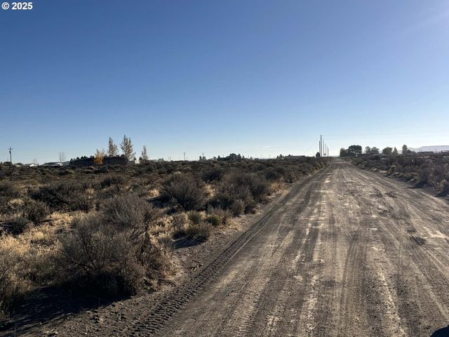 Pinion Lane, Christmas Valley, OR 97641