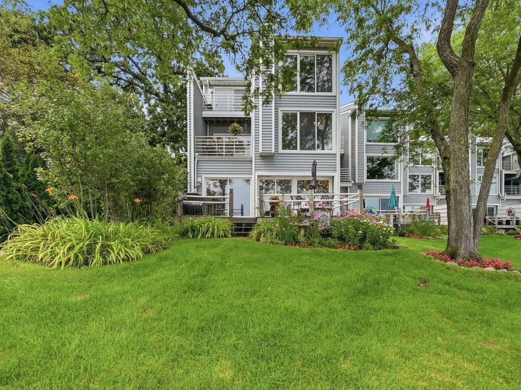 26435 N Ridge Court, Mundelein, IL 60060 — exterior