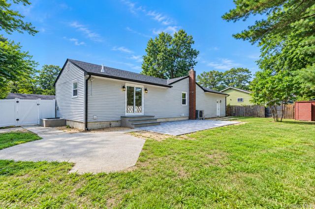 93 Putnam Avenue, West Babylon, NY 11704