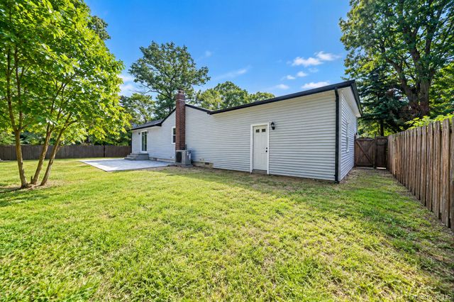 93 Putnam Avenue, West Babylon, NY 11704