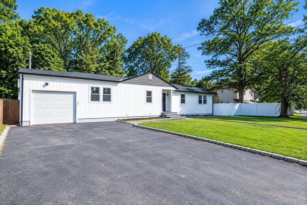 93 Putnam Avenue, West Babylon, NY 11704 — photo 2