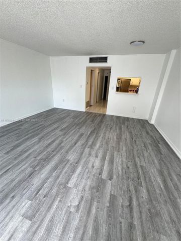 1470 NE 125th Ter 205, North Miami, FL 33161