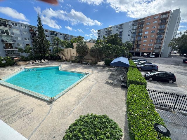 1470 NE 125th Ter 205, North Miami, FL 33161