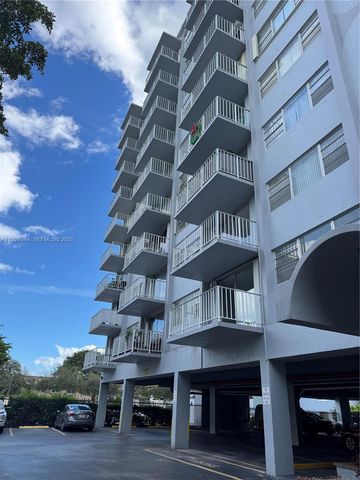 1470 NE 125th Ter 205, North Miami, FL 33161