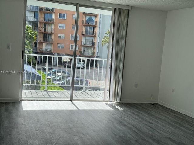 1470 NE 125th Ter 205, North Miami, FL 33161