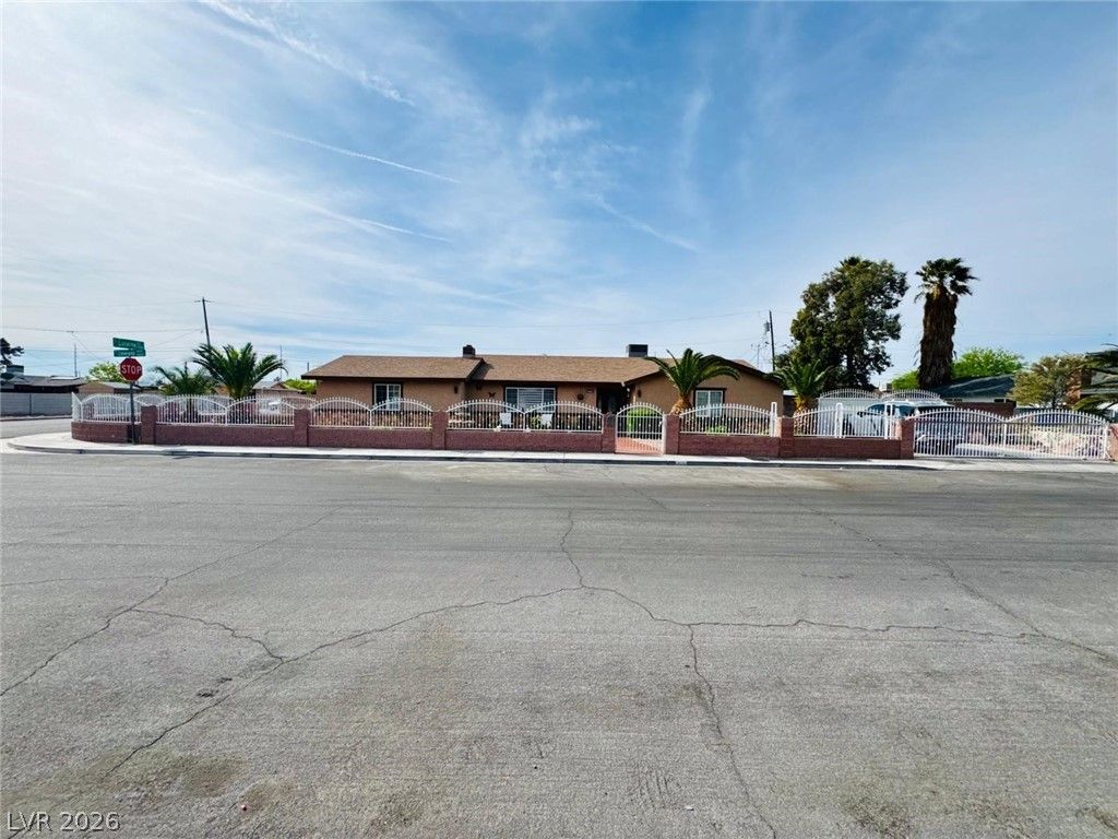 4679 East Cleveland Avenue, Las Vegas, NV 89104