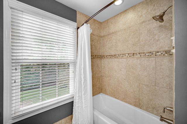 1429 Braxton Road, Libertyville, IL 60048