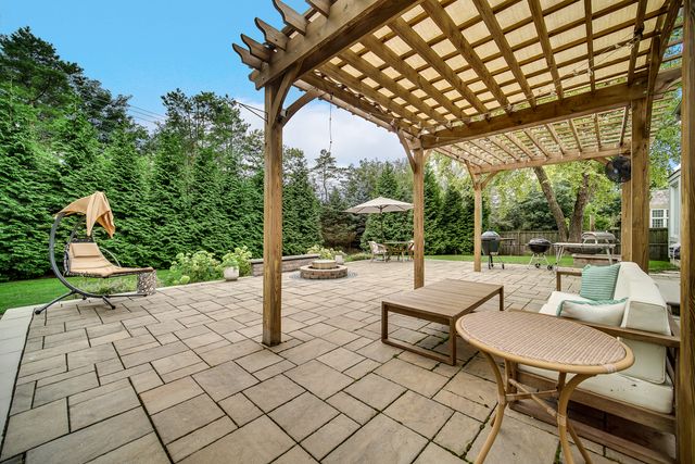1429 Braxton Road, Libertyville, IL 60048