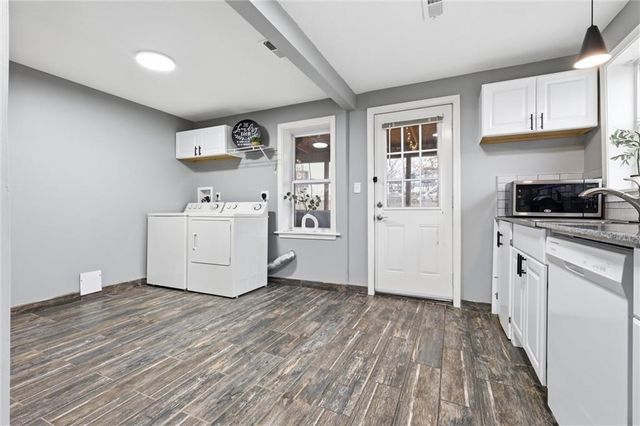 6713 S Elm Street, Pleasant Valley, MO 64068