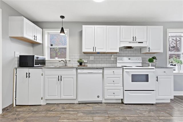 6713 S Elm Street, Pleasant Valley, MO 64068