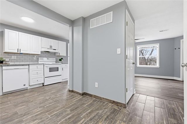 6713 S Elm Street, Pleasant Valley, MO 64068