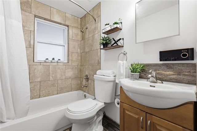 6713 S Elm Street, Pleasant Valley, MO 64068