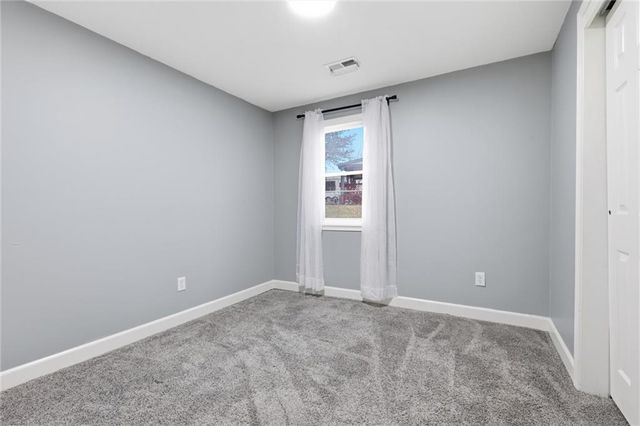 6713 S Elm Street, Pleasant Valley, MO 64068