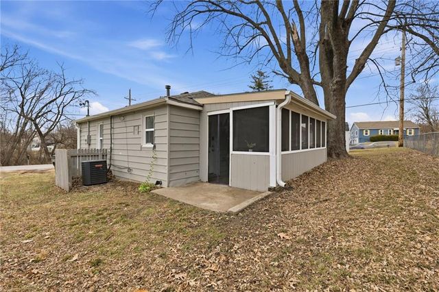 6713 S Elm Street, Pleasant Valley, MO 64068