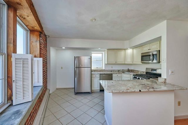 75 Summer St 3, Salem, MA 01970