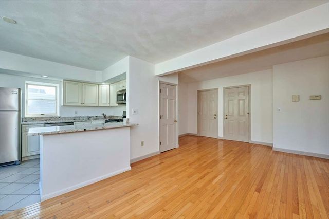 75 Summer St 3, Salem, MA 01970