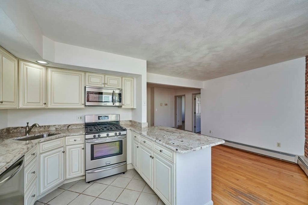 75 Summer St 3, Salem, MA 01970