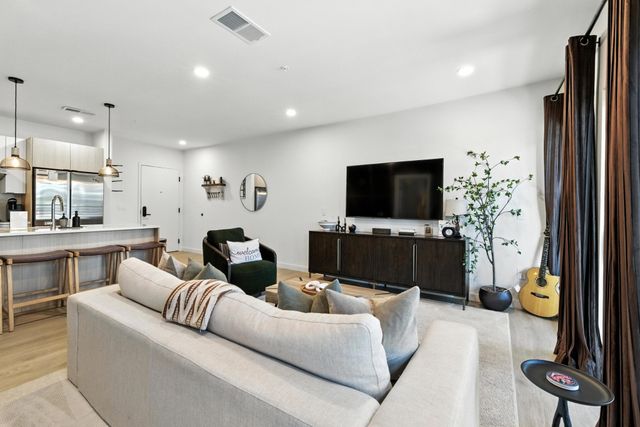 635 7th Ave S Apt 503, Nashville, TN 37203