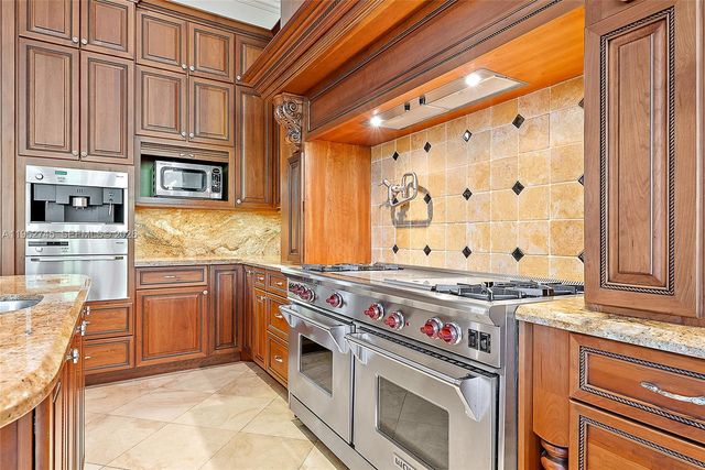 849 Harbour Isle Pl, North Palm Beach, FL 33410