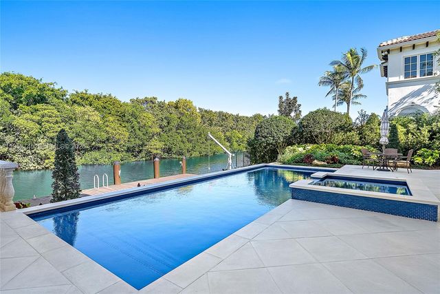 849 Harbour Isle Pl, North Palm Beach, FL 33410