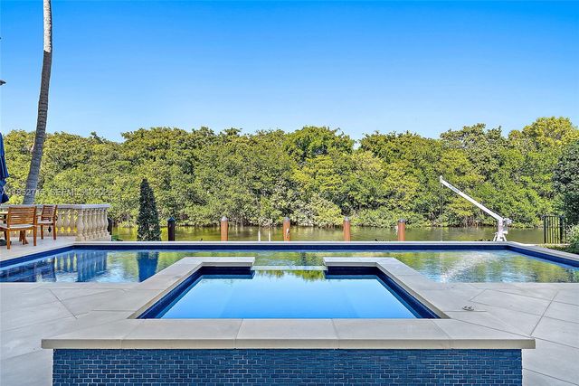 849 Harbour Isle Pl, North Palm Beach, FL 33410