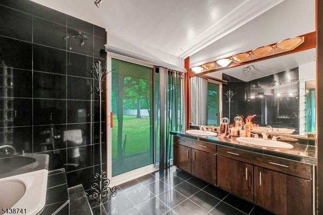 2009 E Glen Ave, Washington Twp., NJ 07676