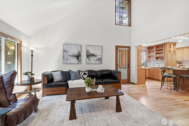 4649 244th Place SE, Sammamish, WA 98029