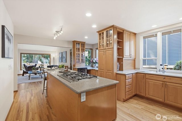 4649 244th Place SE, Sammamish, WA 98029