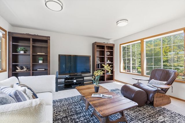 4649 244th Place SE, Sammamish, WA 98029
