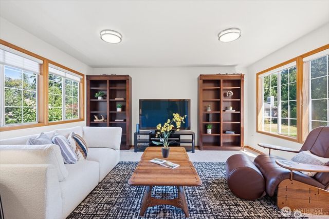 4649 244th Place SE, Sammamish, WA 98029