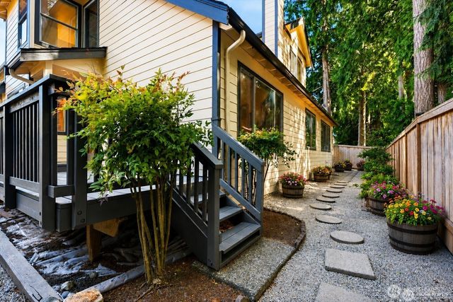 4649 244th Place SE, Sammamish, WA 98029