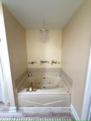 183 Minz Park CIRCLE, West Bend, WI 53095