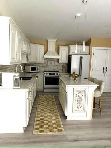 183 Minz Park CIRCLE, West Bend, WI 53095