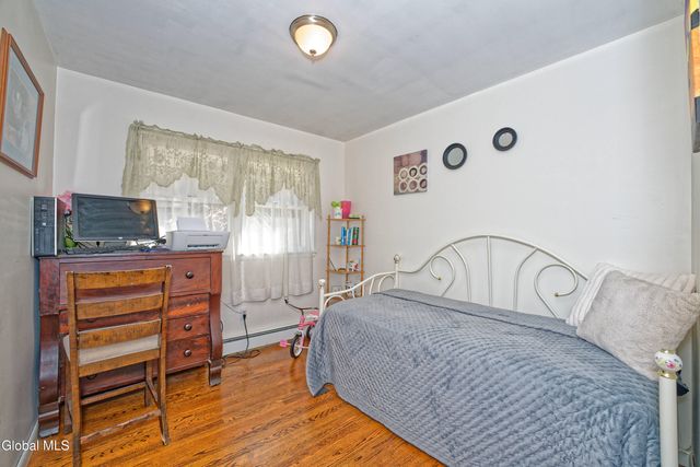 17 Midland Road, North Greenbush, NY 12180