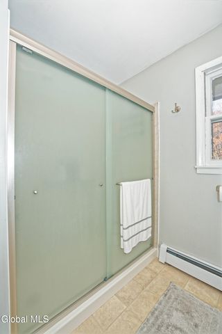 17 Midland Road, North Greenbush, NY 12180