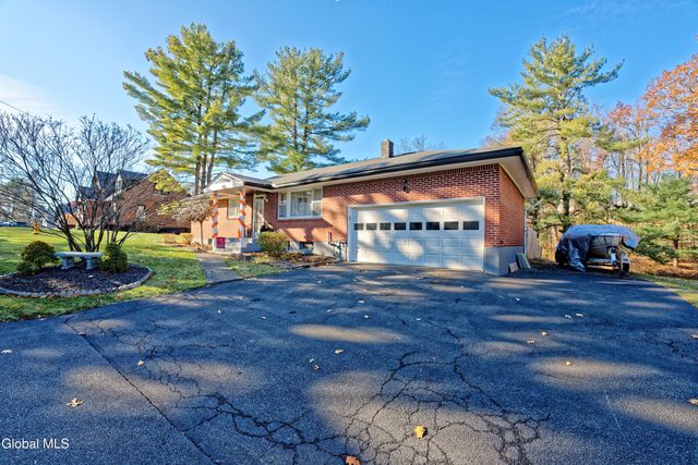 17 Midland Road, North Greenbush, NY 12180