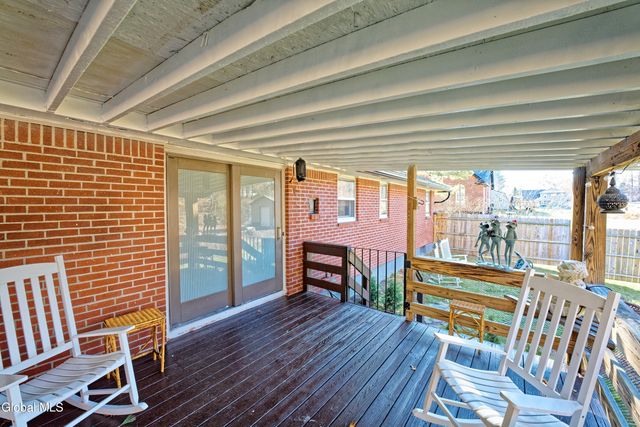 17 Midland Road, North Greenbush, NY 12180