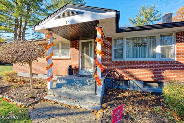 17 Midland Road, North Greenbush, NY 12180