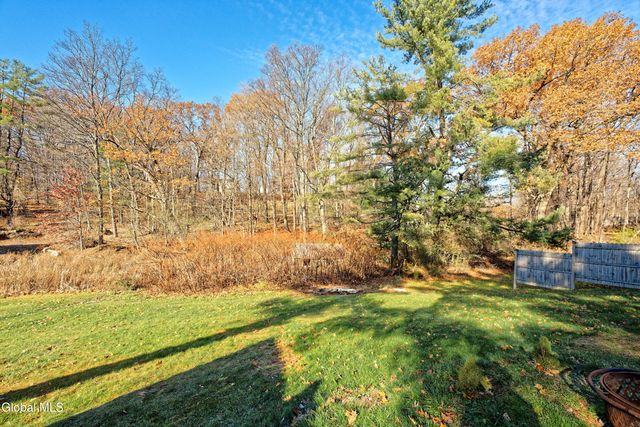 17 Midland Road, North Greenbush, NY 12180