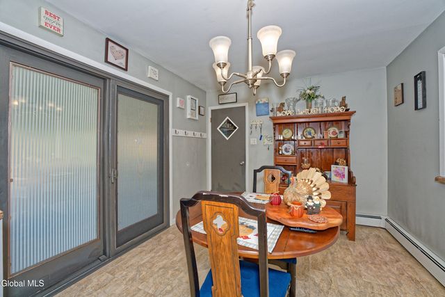 17 Midland Road, North Greenbush, NY 12180