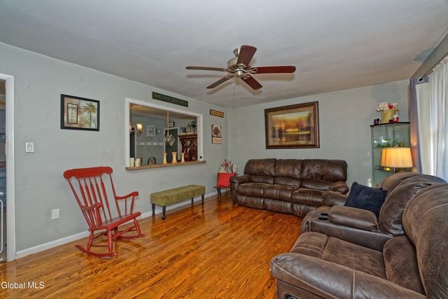 17 Midland Road, North Greenbush, NY 12180