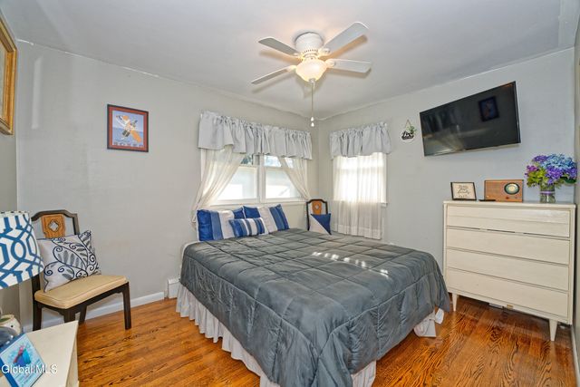 17 Midland Road, North Greenbush, NY 12180