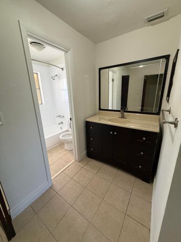 5515 N LAKEWOOD Circle N 124, Margate, FL 33063