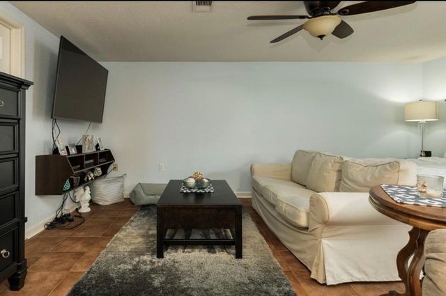 4924 Avenue O, Galveston, TX 77551