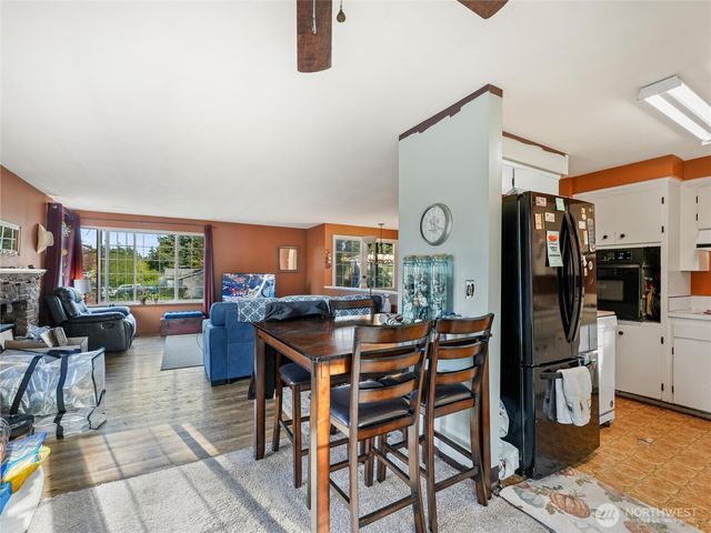 29853 8th Avenue SW, Federal Way, WA 98023